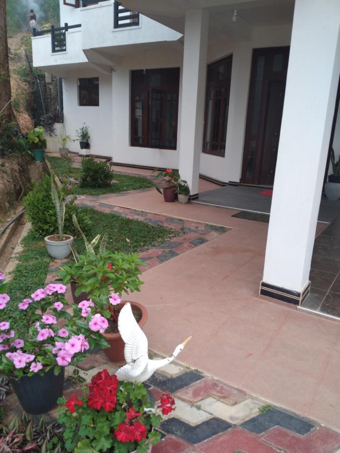 Holly House Homestay Элла Экстерьер фото
